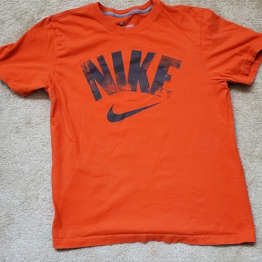 Nike S/S Tee. Size L